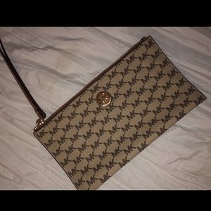 Michael Kors Zip Clutch NWT